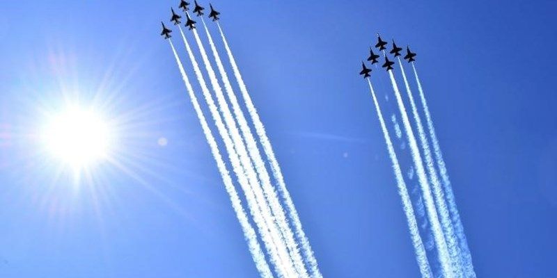 Công Nghệ Hỗ Trợ Biểu Diễn Của Máy Bay Chiến Đấu F