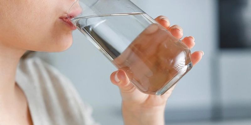 Tại sao uống nước đúng cách lại quan trọng đối với sức khỏe trong từng giai đoạn đời sống?